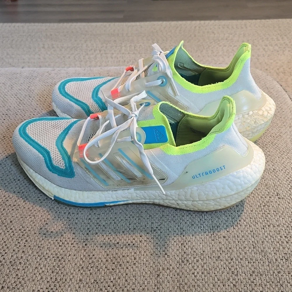 Adidas Ultraboost 22